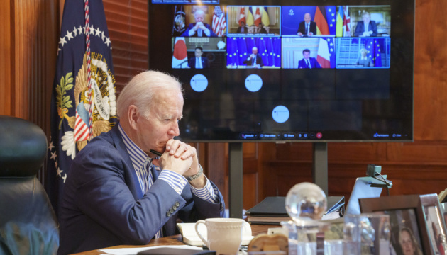 Biden speaks of commitment to strengthen Ukraine, ratchet up pain on Putin