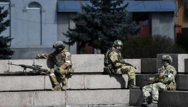 У Херсоні окупанти шукають покинуті квартири, щоб розмістити там російських військових 