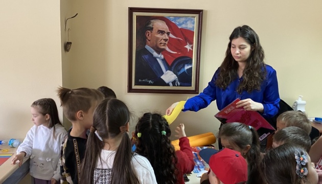В Анкарі відкрили школу для дітей-біженців з України, де вже навчається більше 70 дітей