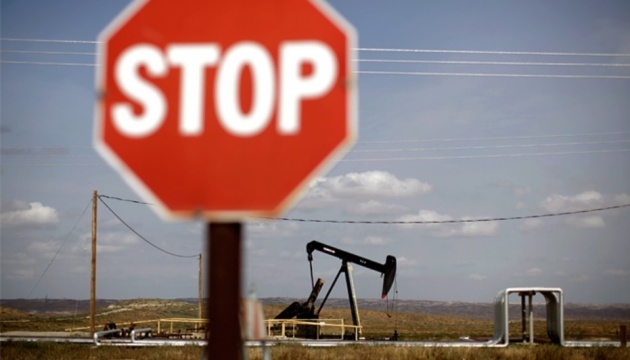 Індія скорочує імпорт російської нафти через санкції США - Bloomberg