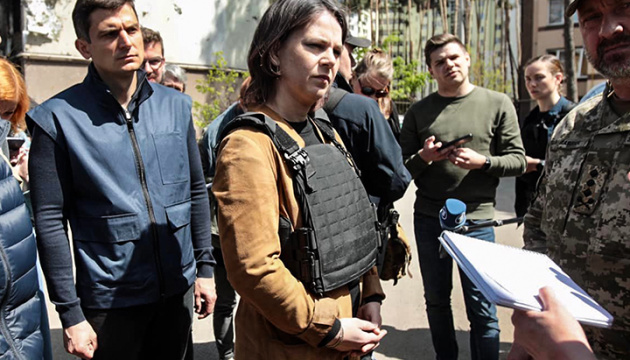 Baerbock: Alemania brindará pleno apoyo a Ucrania para resolver los crímenes de guerra de Rusia