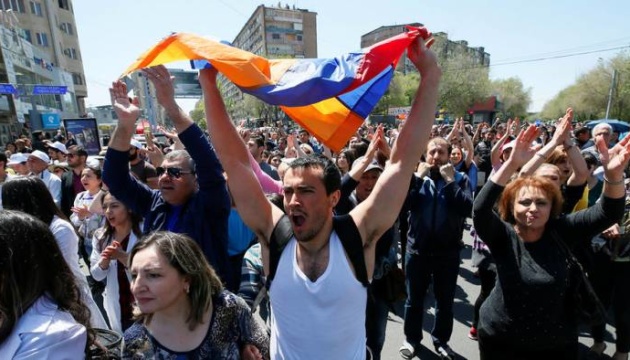 У Єревані на акціях протесту опозиції затримали понад 60 людей