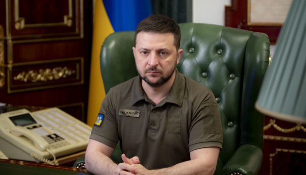 President Zelensky shares photographs of Ukrainians living in cities damaged by Russian attacks
