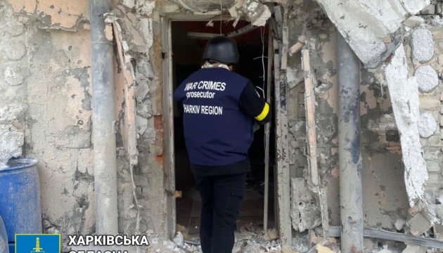 Im Dorf bei Charkiw schießen Eindringlinge mit Panzer auf ein Haus, es gibt Tote