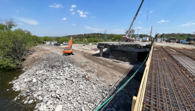 Відновлений міст у Стоянці під Києвом планують відкрити наприкінці травня