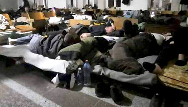 У «фільтраційних таборах» на окупованій Донеччині - майже чотири тисячі чоловіків з Маріуполя