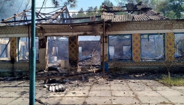 За добу війська рф обстріляли 32 населені пункти на Донеччині та Луганщині: п'ятеро загиблих