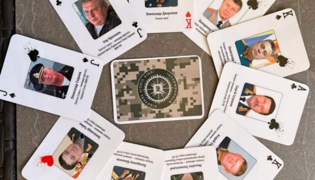 Залужний презентував колоди карт з російськими військовими злочинцями