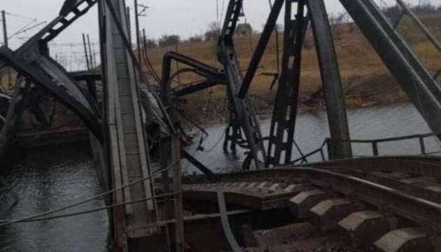 Russian troops damage 23,000 km of roads, over 40 railway bridges in Ukraine