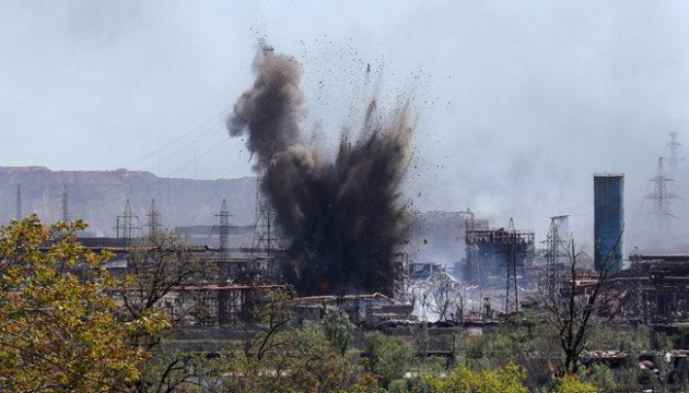 Enemy using incendiary munitions against Azovstal defenders