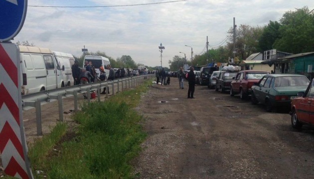 Huge convoy of vehicles with Mariupol's residents heading to Zaporizhzhia