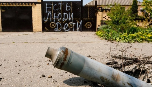 Gefangener Kommandeur gibt zu, dass russische Artillerie absichtlich auf Hochhäuser in Charkiw zielte