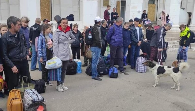 Evacuation bus comes under enemy fire in Luhansk Region