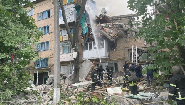 ロシア軍のミサイル、東部バフムート市の集合住宅に着弾　市民１名死亡