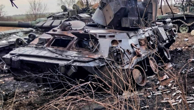 Im Süden vernichten ukrainisches Militär 130 Invasoren und zerstören zwei Munitionslager 