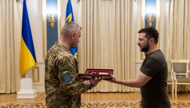 Президент вручив «Золоті Зірки» військовослужбовцям - Героям України