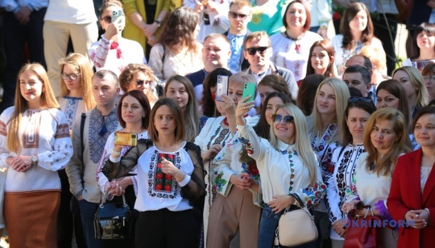 У Львові презентували унікальний український одяг та співали патріотичних пісень