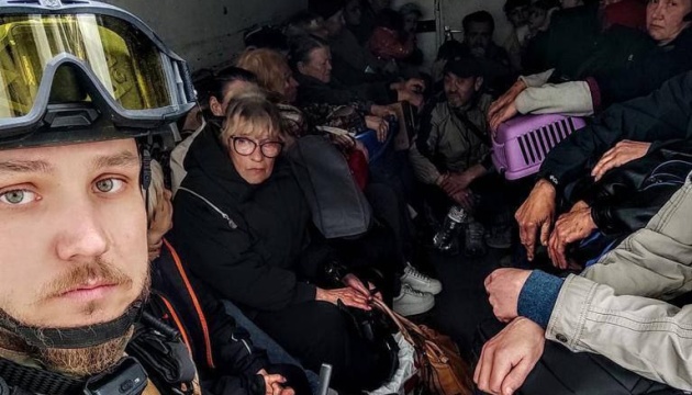 З обстрілюваної Луганщини вдалося евакуювати 37 цивільних