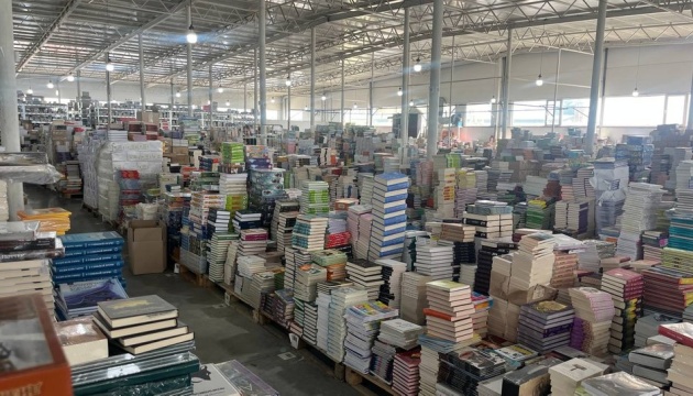 Компанія Yakaboo перевезла на Буковину майже мільйон книг