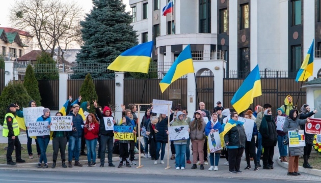 Moldova responds to Russian criticism over protests outside embassy