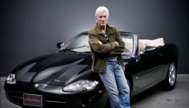 Richard Gere predal vzácny kabriolet za 31 miliónov dolárov na pomoc Ukrajincom