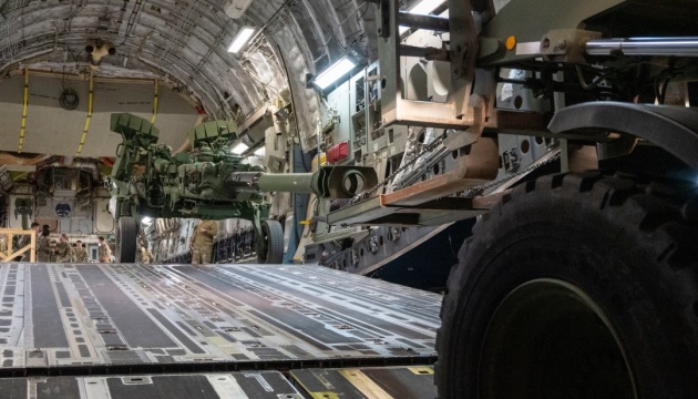 Пентагон показав нову партію гаубиць M777, яку відправляють в Україну