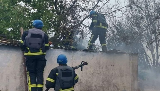 У Первомайську на Миколаївщині через ворожий обстріл горіли господарчі будівлі