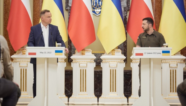 Wzmocnienie Sił Zbrojnych Ukrainy, dostawy zboża i sankcje wobec federacji rosyjskiej: Zełenski rozmawiał z Dudą