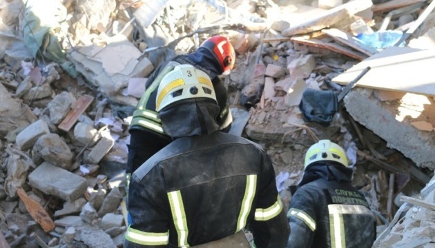 87 corps retrouvés sous les décombres après une frappe aérienne russe sur Desna