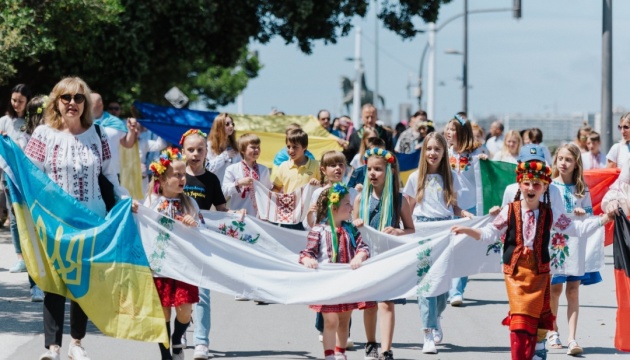 Українці провели «Ходу у вишиванках» у Португалії