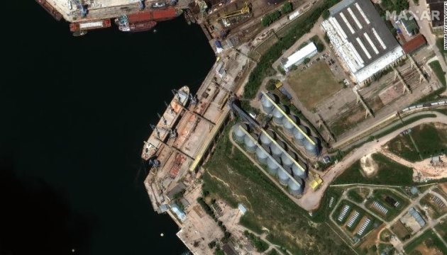 Satellite images show Russian ships loaded with Ukrainian grain in Crimea
