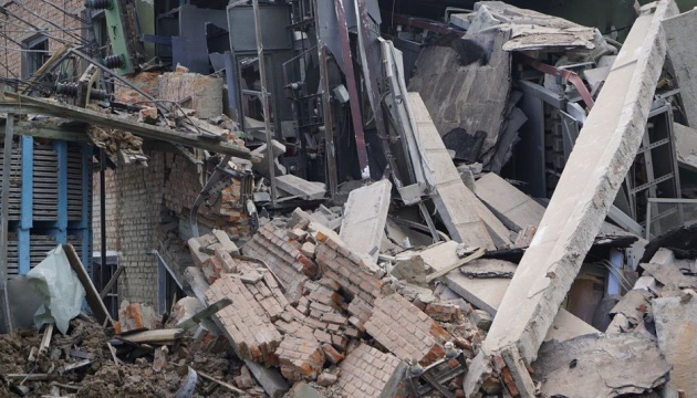 Донецька ОВА показала наслідки обстрілу Миколаївки – зруйновані сучасні спорткомплекс і ЦНАП