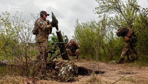 На півдні українські військові знищили гаубицю та БТР ворога