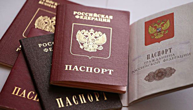L’Ukraine dénonce l’octroi forcé de passeports russes aux Ukrainiens à Kherson et Zaporijia