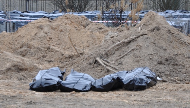 На Луганщині поліцейські ховають людей: у Лисичанську в братській могилі вже 150 осіб