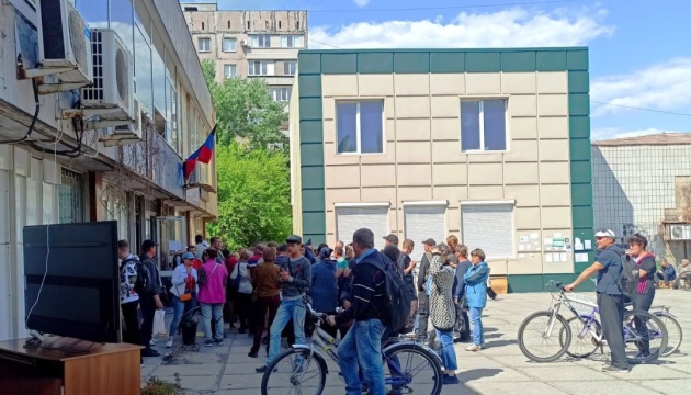 TV screens installed all over Mariupol to spread Russian propaganda