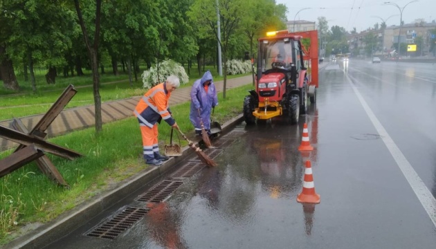 У столиці через дощ Київавтодор працює у посиленому режимі