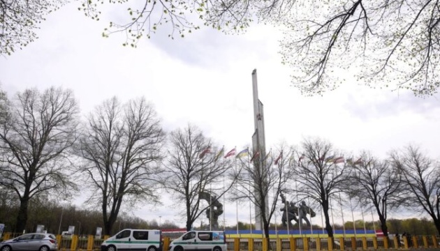 Латвія зробила крок до знесення радянських пам'ятників - законопроєкт пройшов перше читання