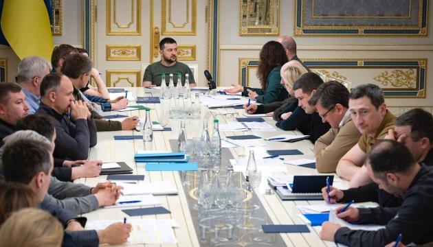 Fuel, destroyed property, admission campaign: Zelensky meets with Cabinet