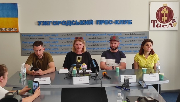 Закарпатські волонтери назвали незаконними і замовними слідчі дії у їхньому офісі в Ужгороді