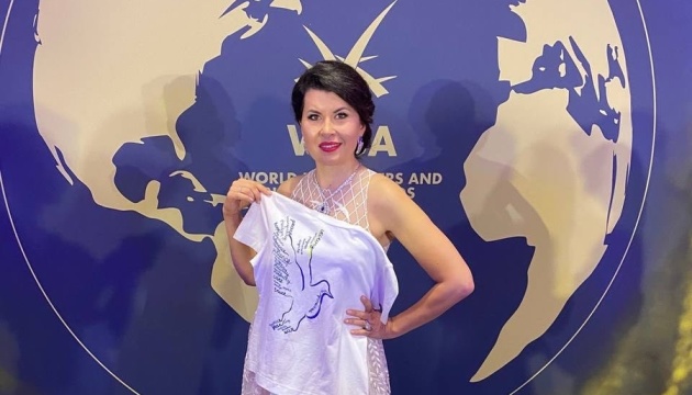 Український бренд створює патріотичні футболки про мир, які підкорили гостей Каннського кінофестивалю