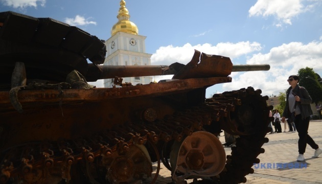 Zerstörte russische Kriegstechnik wird in Sevilla, Lissabon und Bordeaux ausgestellt