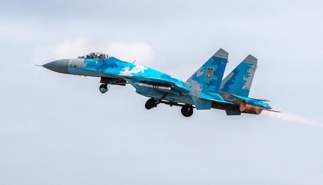 Ukrainische Luftwaffe zerstört feindliche Befehlsstelle und ein Munitionslager 