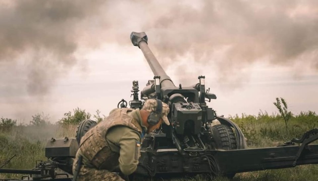 На Луганщині - важкі бої, Донеччину ворог обстрілює з танків, мінометів і «Градів»
