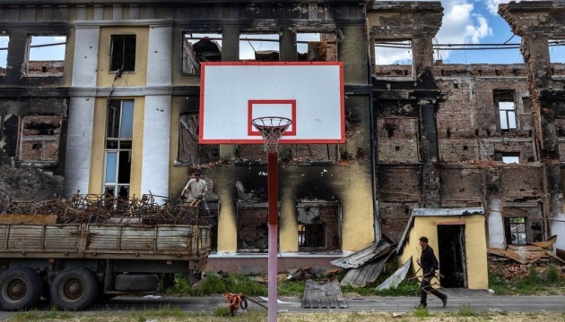 La vida se paralizó aquí el 23 de febrero: Zelensky comparte fotos de instituciones educativas destruidas