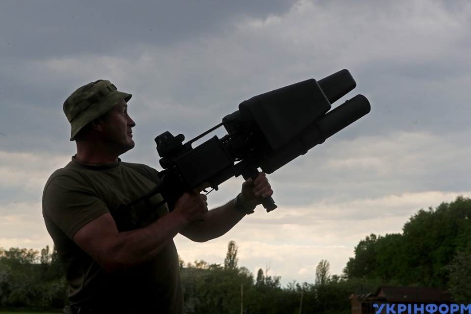 В Киеве презентовали антидроновые винтовки / Фото: Павел Багмут, Укринформ