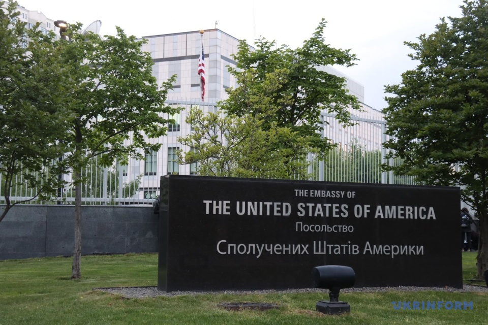 Flag raised near U.S. Embassy in Kyiv / Photo: Anatoliy Siryk, Ukrinform