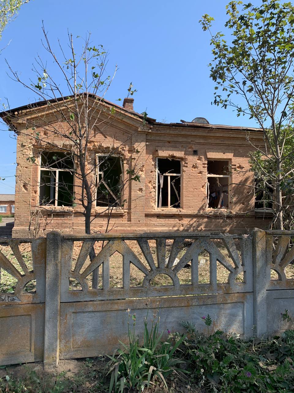 На Запорожье захватчики разрушили 100-летнюю школу в Камышевахе 2