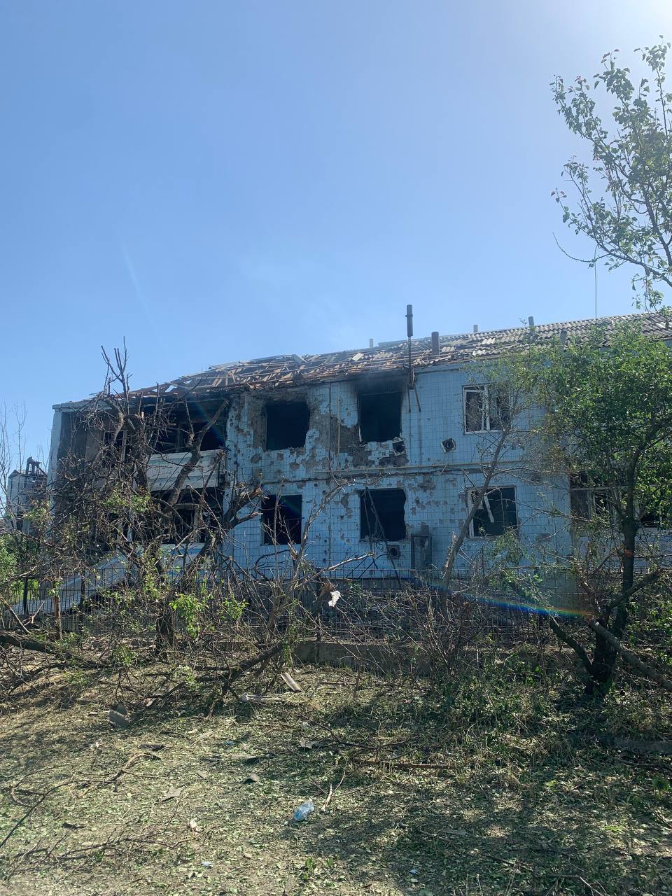 На Запорожье захватчики разрушили 100-летнюю школу в Камышевахе 3