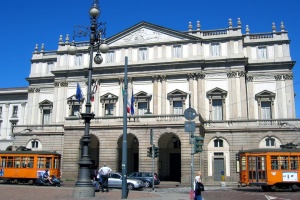 В Мілані біля Ла Скала вшанують загиблих у Маріупольському драмтеатрі меморіальним перформансом